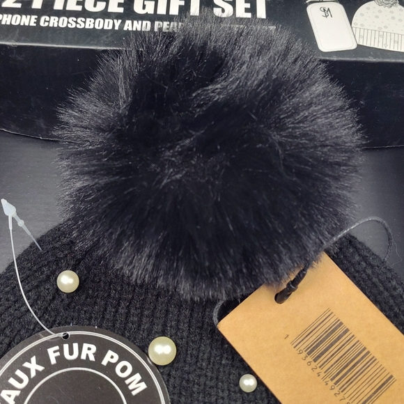 Steve Madden 2pc Gift Set - Phone Crossbody w/ Matching Beanie Hat Gift Box Set - Picture 11 of 16